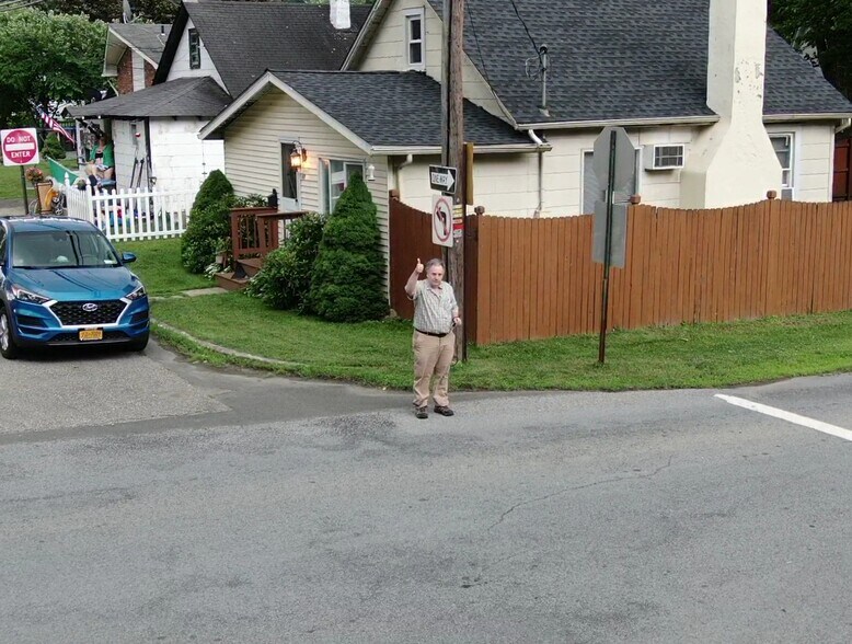 More Photos Of 3 Vine St, Greenwood Lake Warehouse For Lease