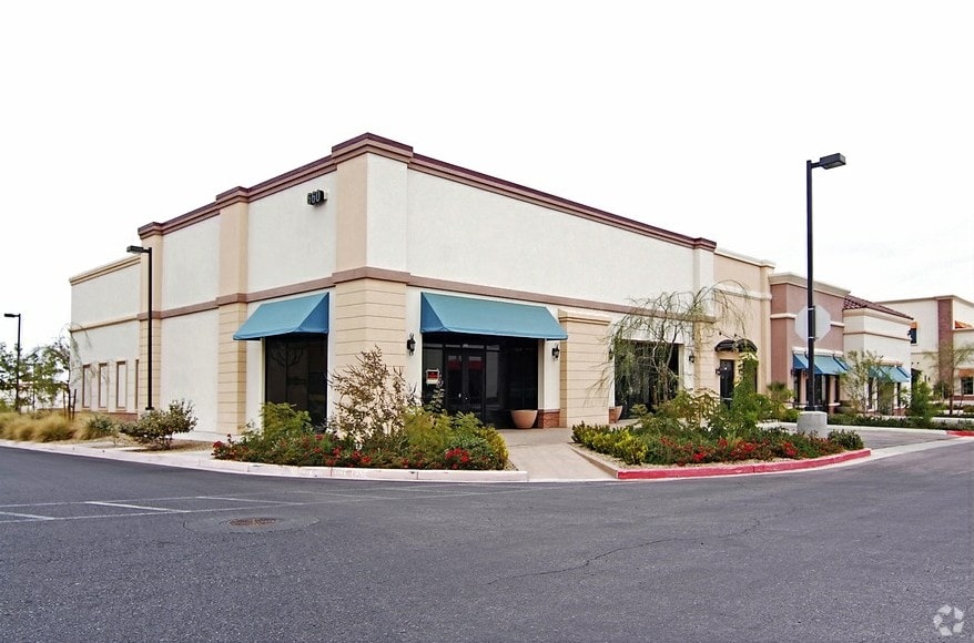 More Photos Of 670 S Green Valley Pky, Henderson Storefront Retail Office For Lease