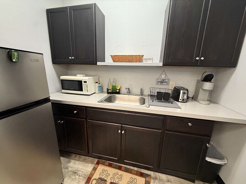 More Photos Of 27062-27100 Oakmead Dr, Perrysburg Medical For Sale