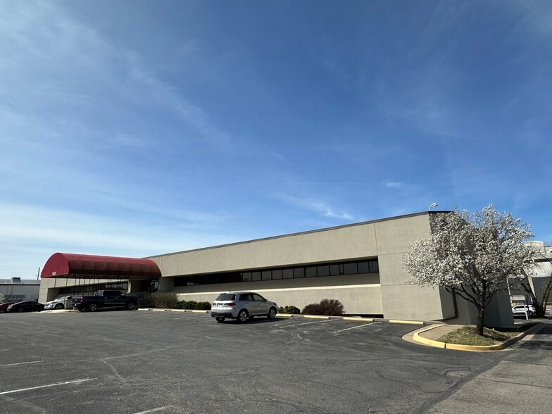Primary Photo Of 1431 S Bluffview St, Wichita Medical For Lease