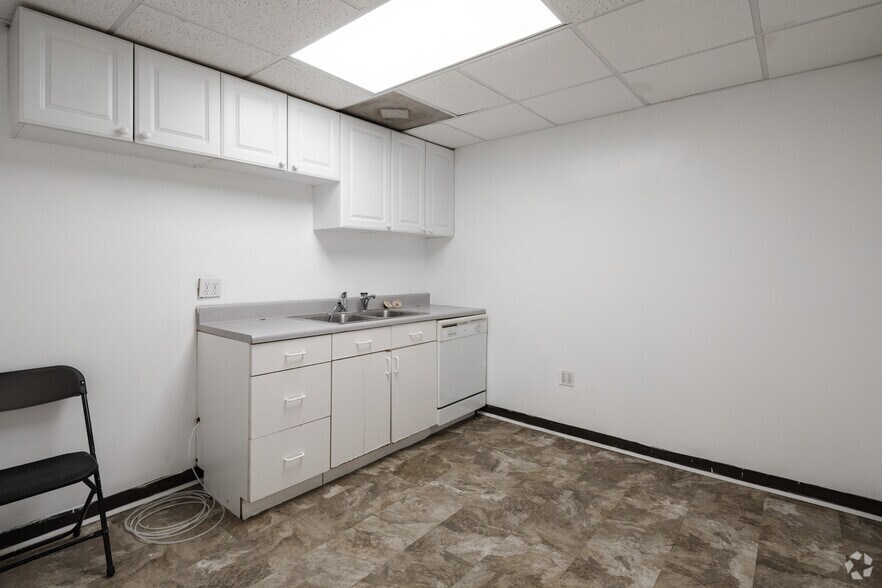 More Photos Of 13031 Veterans Memorial Hwy, Douglasville Warehouse For Lease