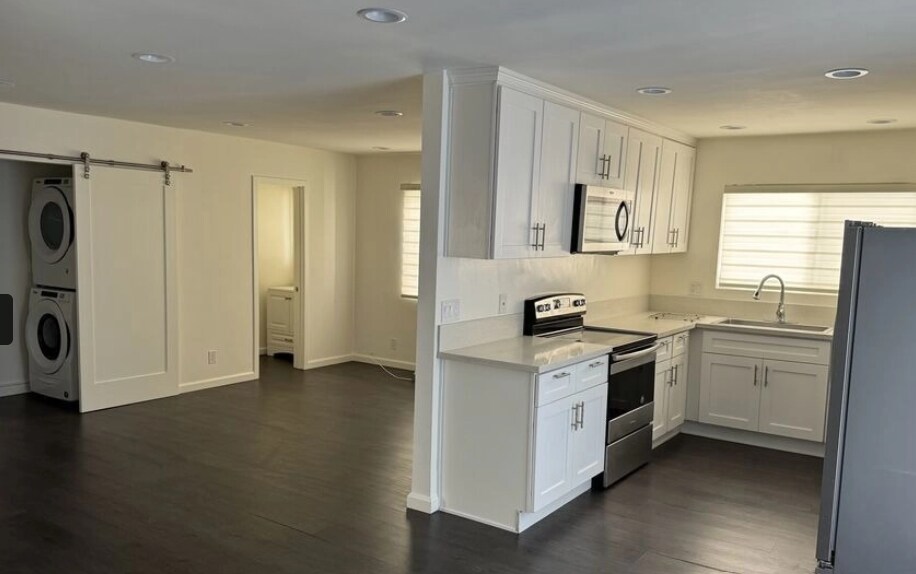 More Photos Of 10815 Rose Ave, Los Angeles Apartments For Sale