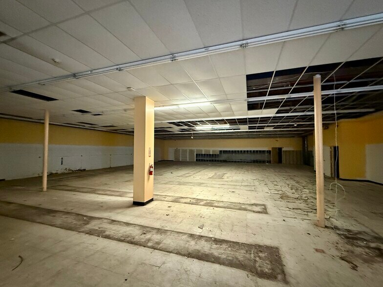 More Photos Of 421-427 Freeport St, New Kensington Freestanding For Sale