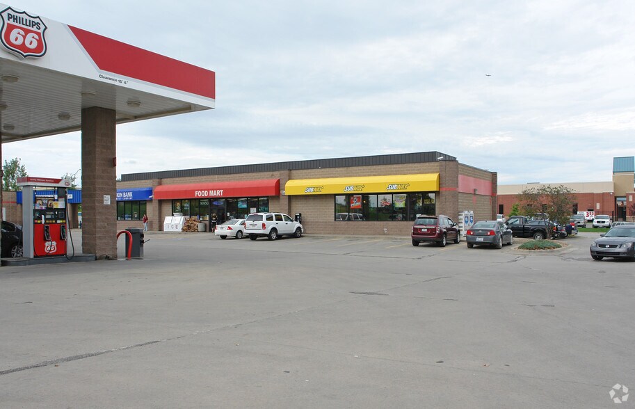 Primary Photo Of 10902 Parallel Pky, Kansas City Freestanding For Lease
