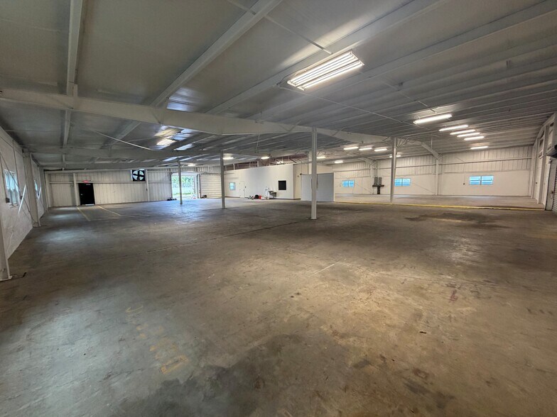 More Photos Of 5007 S Westshore Blvd, Tampa Warehouse For Sale