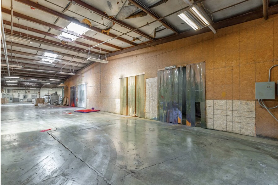 More Photos Of 1129 S Chattanooga St, LaFayette Warehouse For Sale