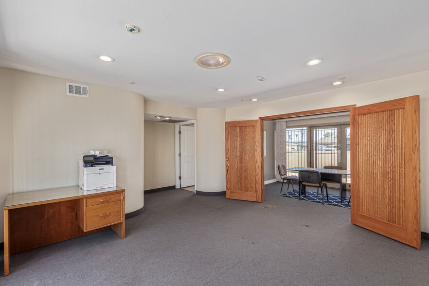 More Photos Of 8545 N Black Canyon Hwy, Phoenix Medical For Sale