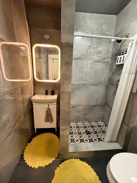 More Photos Of 402 Hyde Park Blvd, Houston Multifamily For Sale