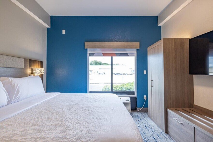 More Photos Of 5696 I 49 N Service Rd, Opelousas Hotel For Sale