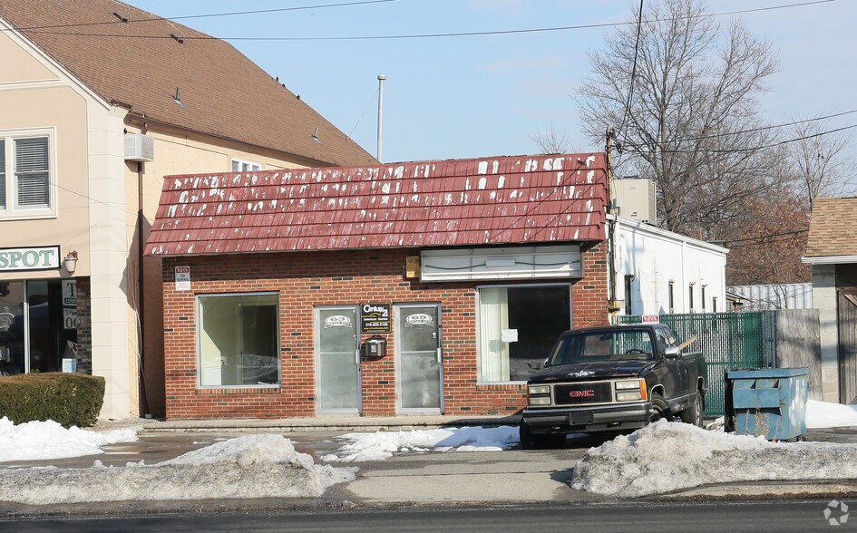 Primary Photo Of 63 Montauk Hwy, Copiague Freestanding For Lease