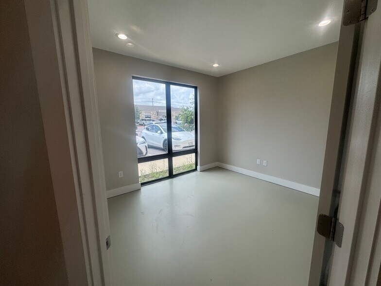 More Photos Of 1908 Yaupon Trl, Cedar Park Loft Creative Space For Sale