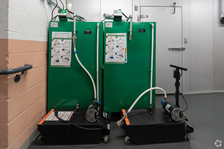 More Photos Of 102-110 Commerce St, Brooklyn Restaurant For Lease