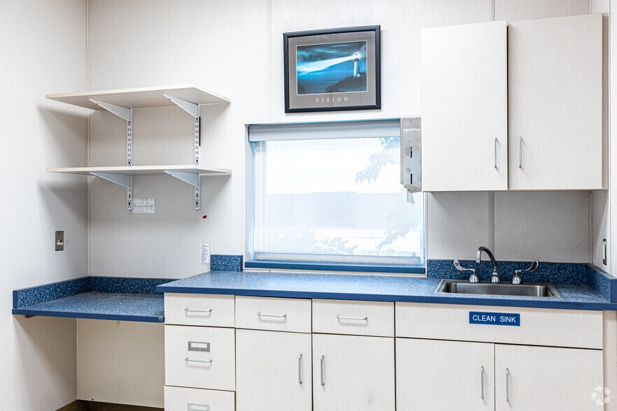 More Photos Of 501 Oak St, Leavenworth Medical For Lease
