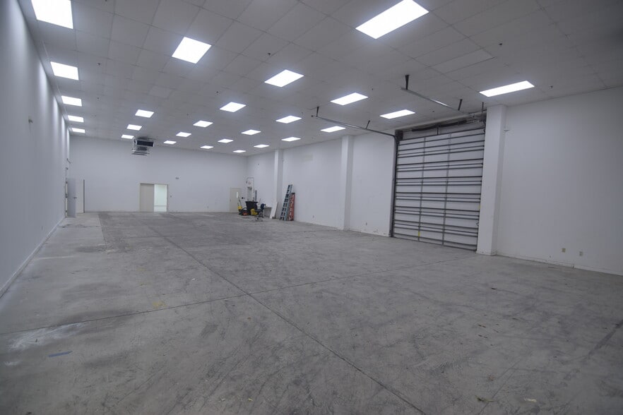 More Photos Of 13770 Automobile Blvd, Clearwater Distribution For Lease