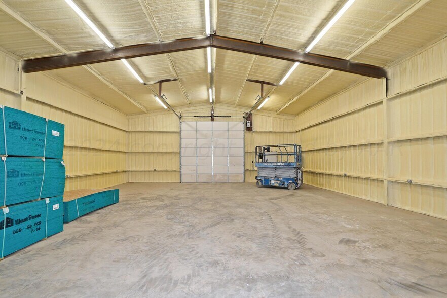 More Photos Of 718 Stateline Rd, Farwell Warehouse For Sale