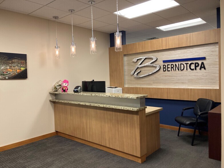 More Photos Of 2009 W Beltline Hwy, Madison Office For Lease
