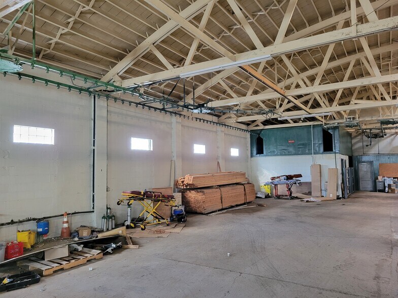More Photos Of 1117 W Mulberry St, Lancaster Manufacturing For Sale