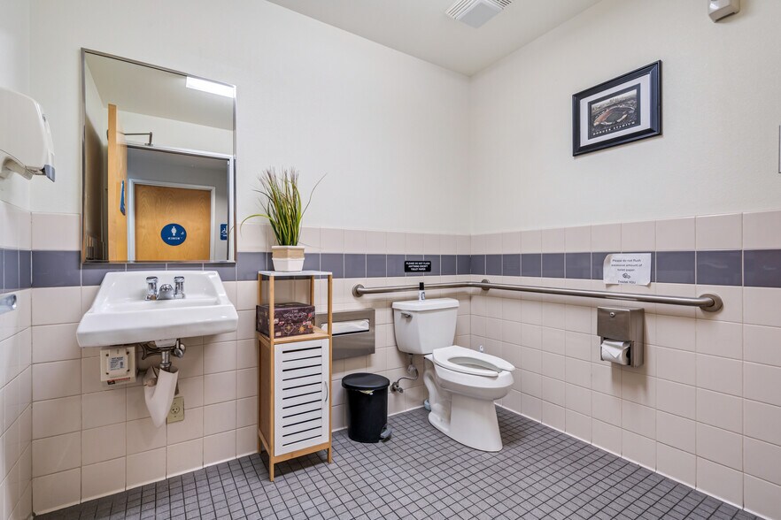 More Photos Of 803-827 Anchorage Place, Chula Vista Light Distribution For Lease