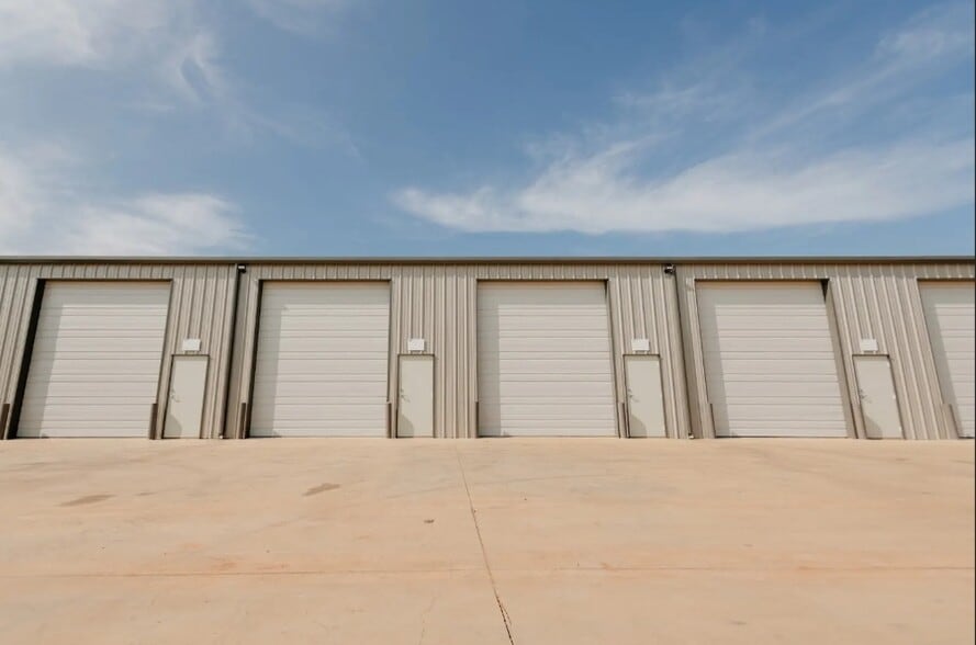 More Photos Of 6120 US Highway 69 N, Tyler Warehouse For Lease