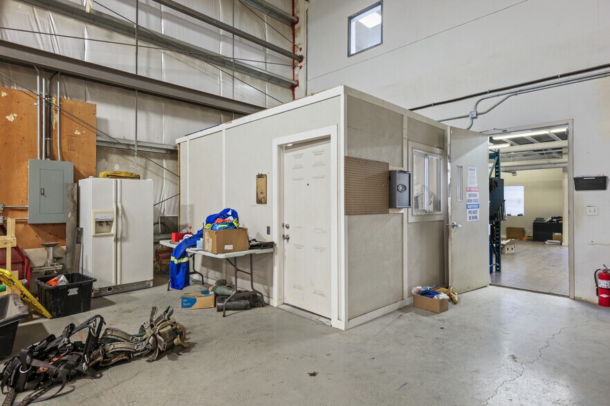 More Photos Of 1177-1185 Venture Av SE, Calgary Warehouse For Sale