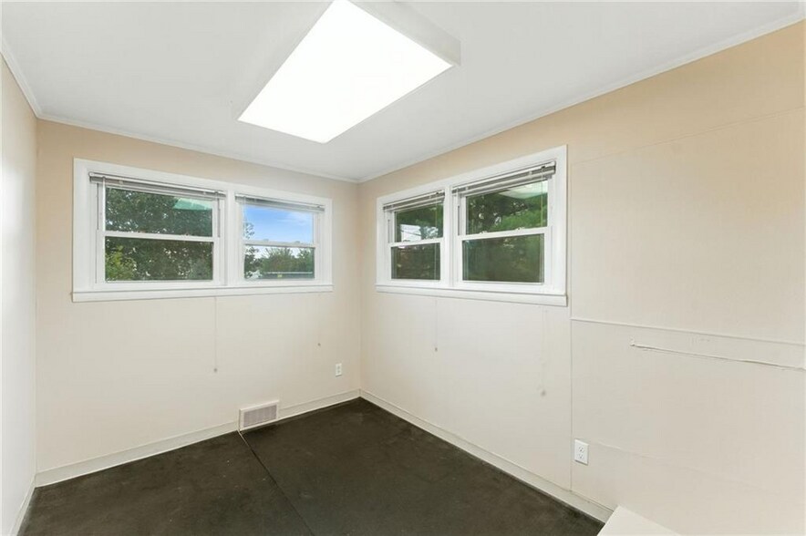 More Photos Of 2789 Post Rd, Warwick Office Residential For Sale