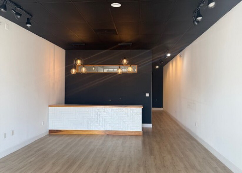 More Photos Of 2139-2141 Siesta Dr, Sarasota Storefront For Lease