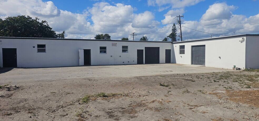 More Photos Of 211 SE 9th Ave, Boynton Beach Light Manufacturing For Lease