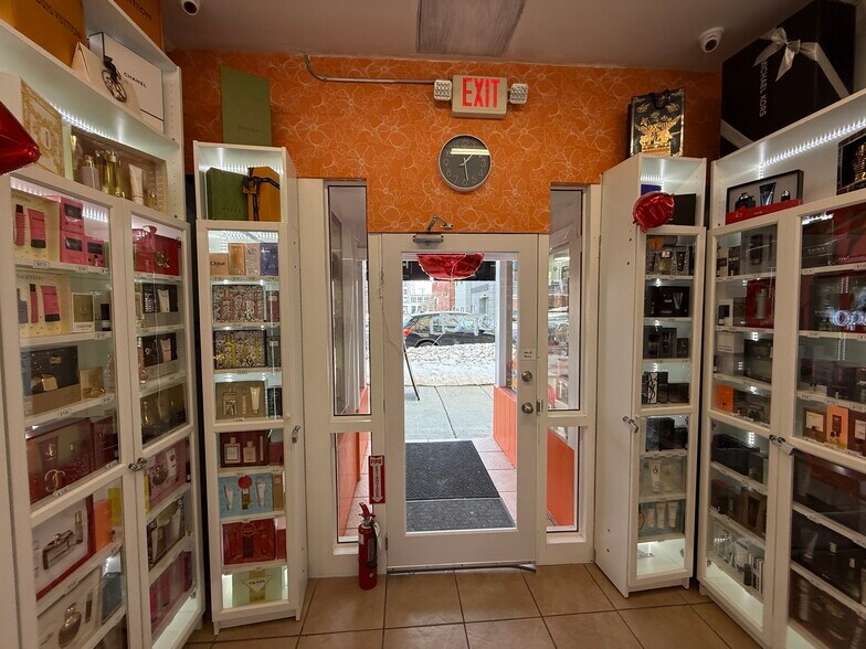 More Photos Of 131-137 Essex St, Lawrence Storefront Retail Residential For Lease