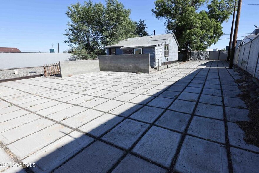 More Photos Of 2107 E Mead Ave, Yakima Manufacturing For Sale