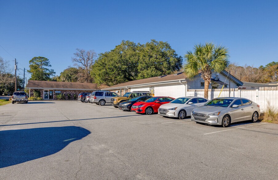 More Photos Of 5617 Dorchester Rd, North Charleston Veterinarian Kennel For Lease