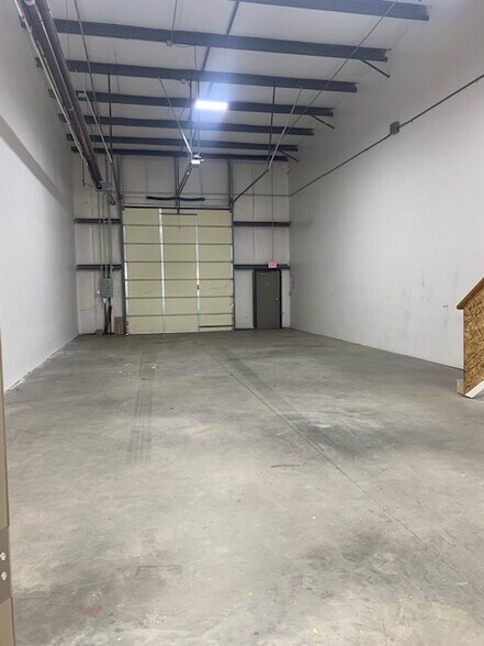 More Photos Of 332 Mountain View Dr, Johnstown Warehouse For Lease