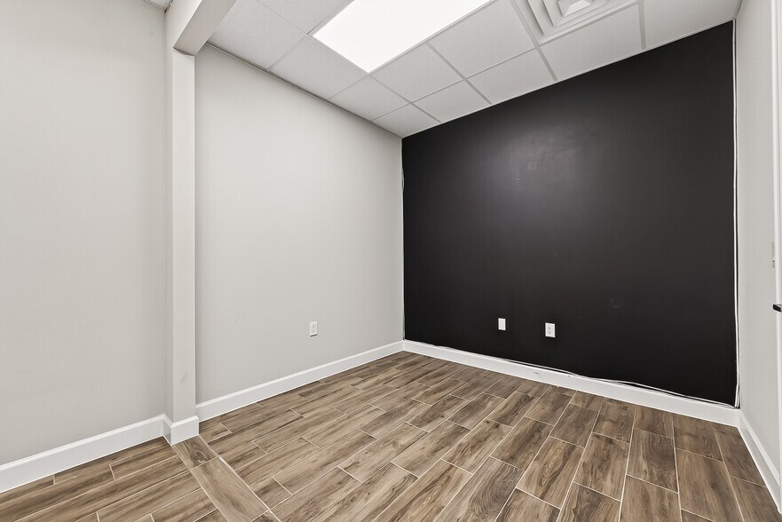 More Photos Of 2743 Imperia Dr, Sugar Land Medical For Sale