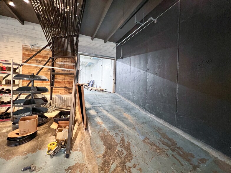 More Photos Of 11 Sullivan Way, Asheville Warehouse For Lease