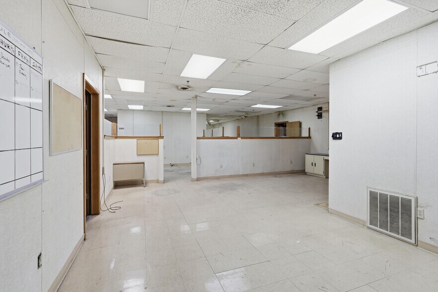 More Photos Of 117 E 4th St, Joplin Office For Sale