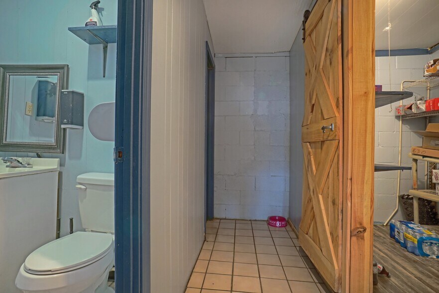 More Photos Of 10 Camp St, Dover Storefront For Sale