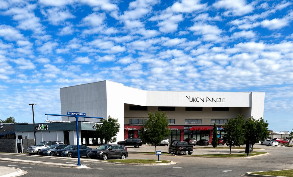 More Photos Of 1010 Garth Brooks Blvd, Yukon Storefront Retail Office For Sale