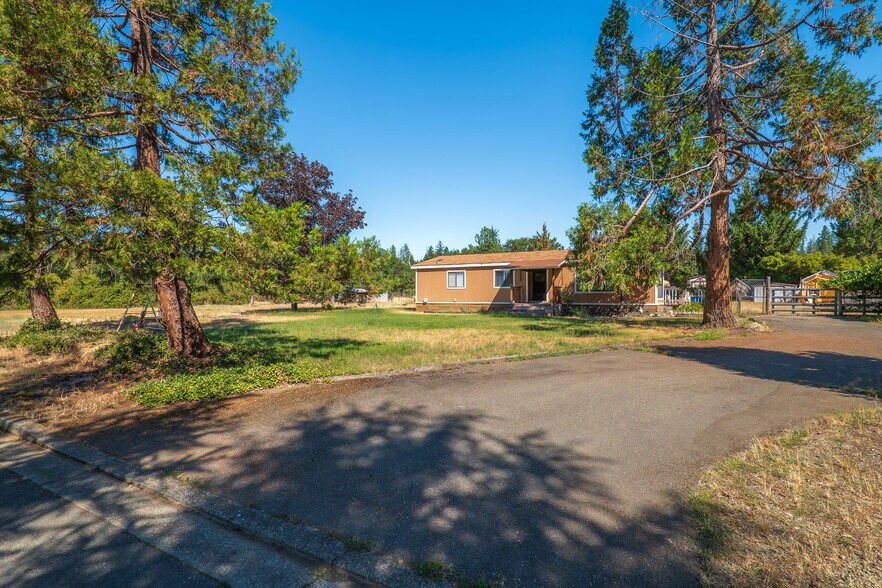 More Photos Of 387 Tavis Dr, Merlin Manufactured Housing Mobile Home Park For Sale