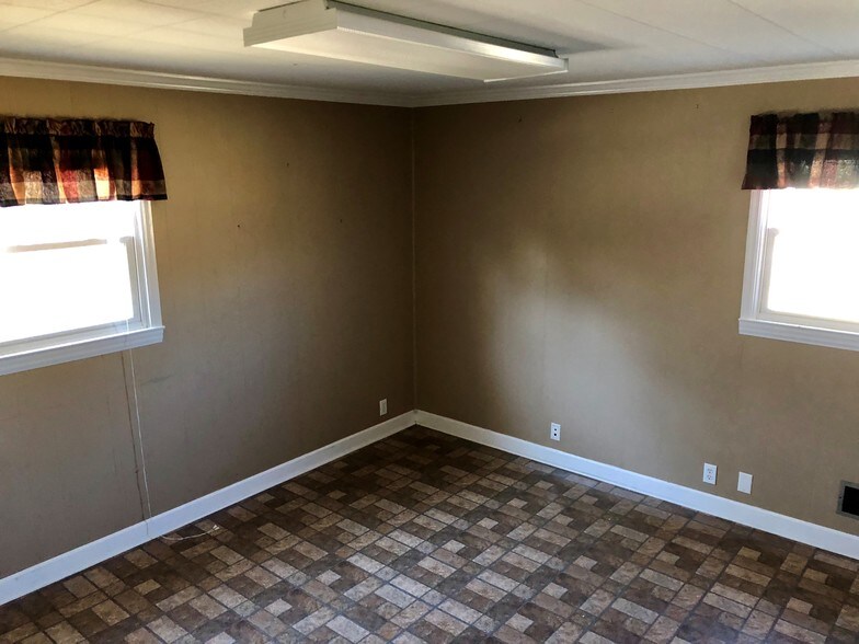 More Photos Of 1090 Boiling Springs Rd, Spartanburg Office For Sale