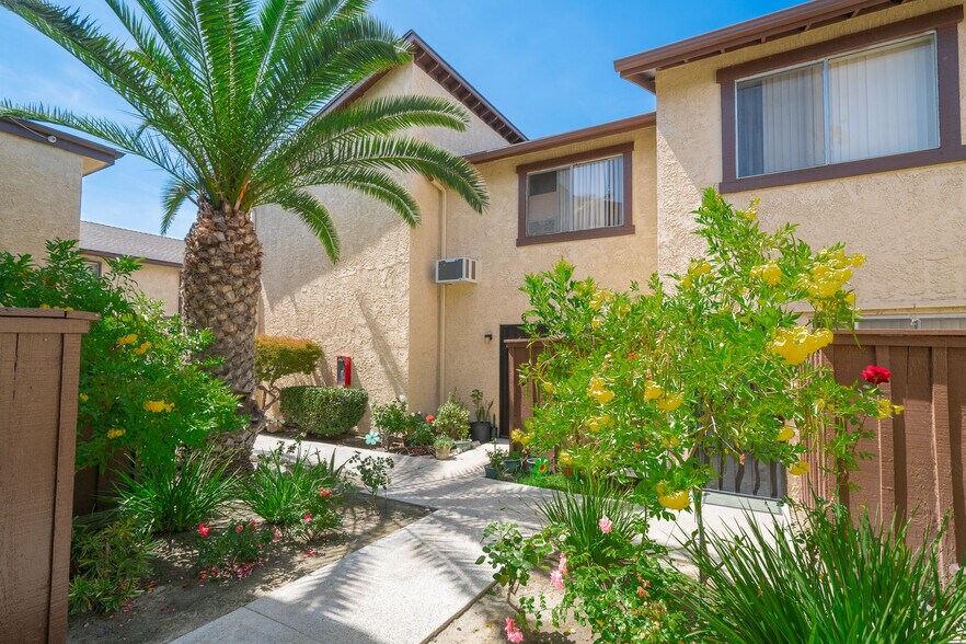 More Photos Of 918 Romneya Dr, Anaheim Apartments For Sale