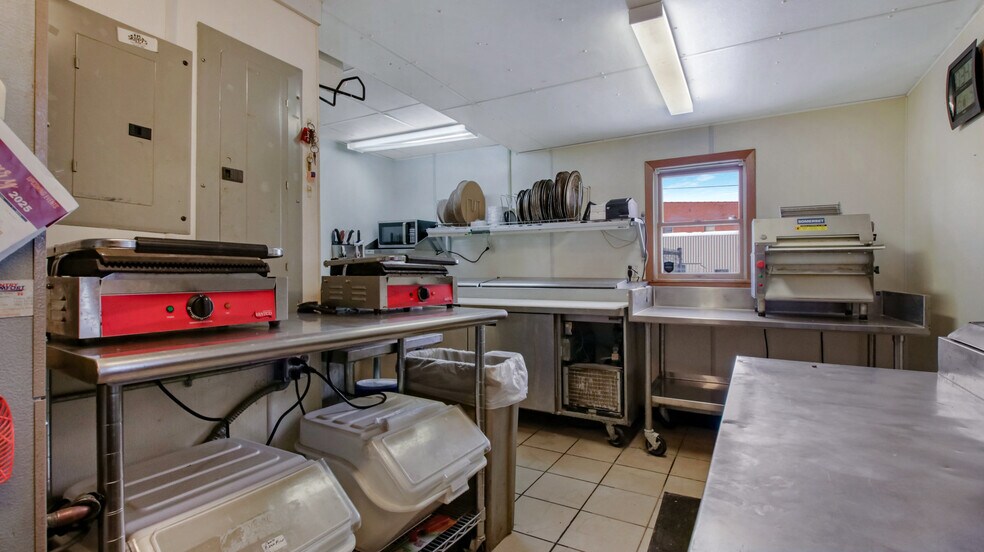More Photos Of 613 E La Salle Ave, Barron Restaurant For Sale