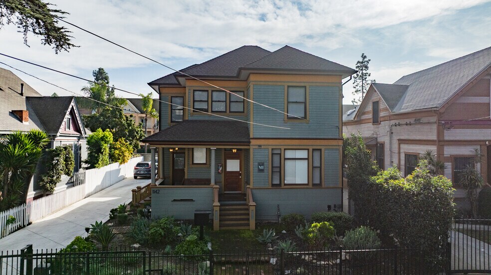 More Photos Of 1140 W 25th St, Los Angeles Multifamily For Sale