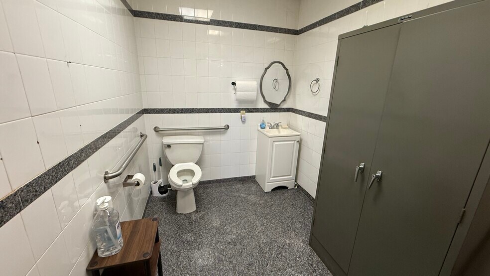 More Photos Of 480 Memorial Pky, Phillipsburg Flex For Lease