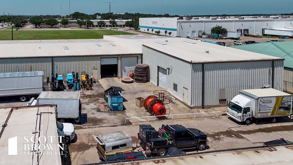 More Photos Of 520 N Loop 288, Denton Showroom For Lease