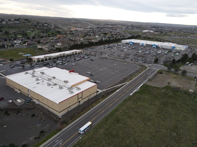 More Photos Of 2909 S Quillan St, Kennewick General Retail For Sale