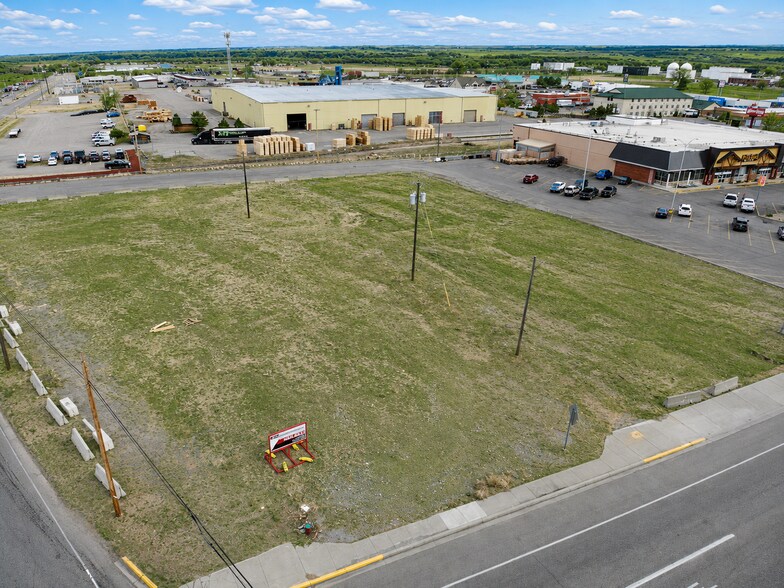 More Photos Of 103 1st Ave, Laurel Land For Sale
