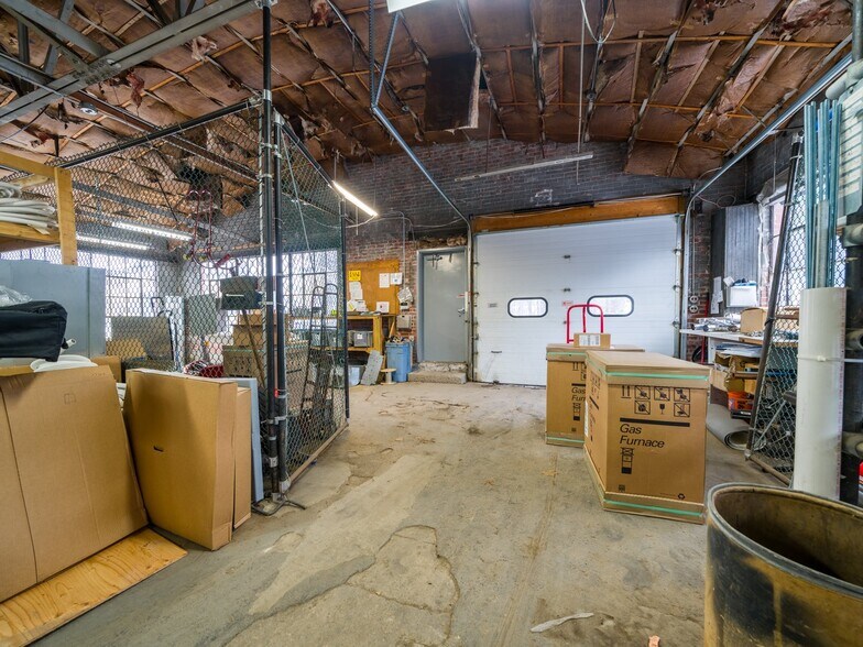 More Photos Of 50 Franklin St, Batavia Flex For Sale