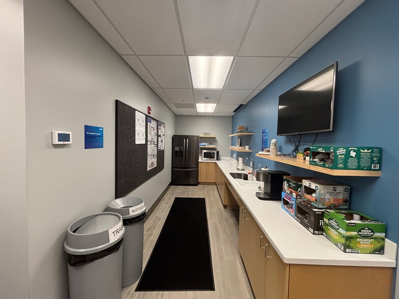 More Photos Of 590 County Rd, Westbrook Light Manufacturing For Lease