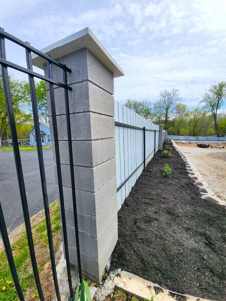 More Photos Of 7511 Leavenworth Rd, Kansas City Auto Repair For Sale