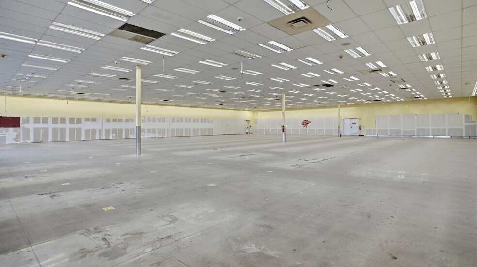 More Photos Of 1968 Veterans Memorial Hwy, Islandia Freestanding For Lease
