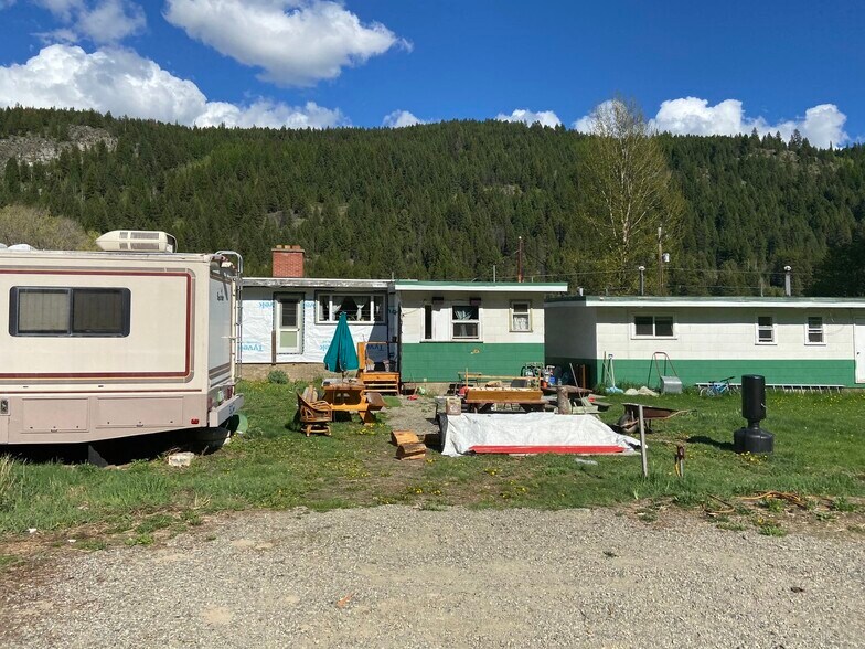 More Photos Of 455 Government St S, Greenwood Hotel For Sale
